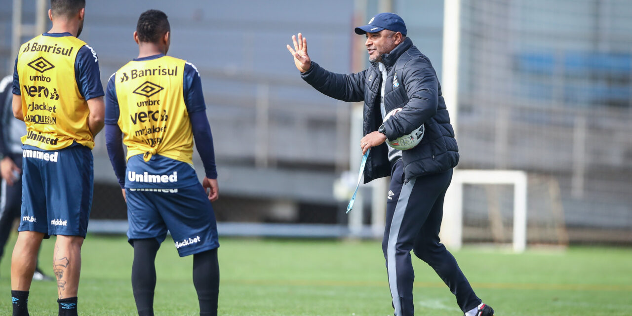 Treinamento de campo reduzido tem primeiro esboço de time do Grêmio para enfrentar o Cruzeiro