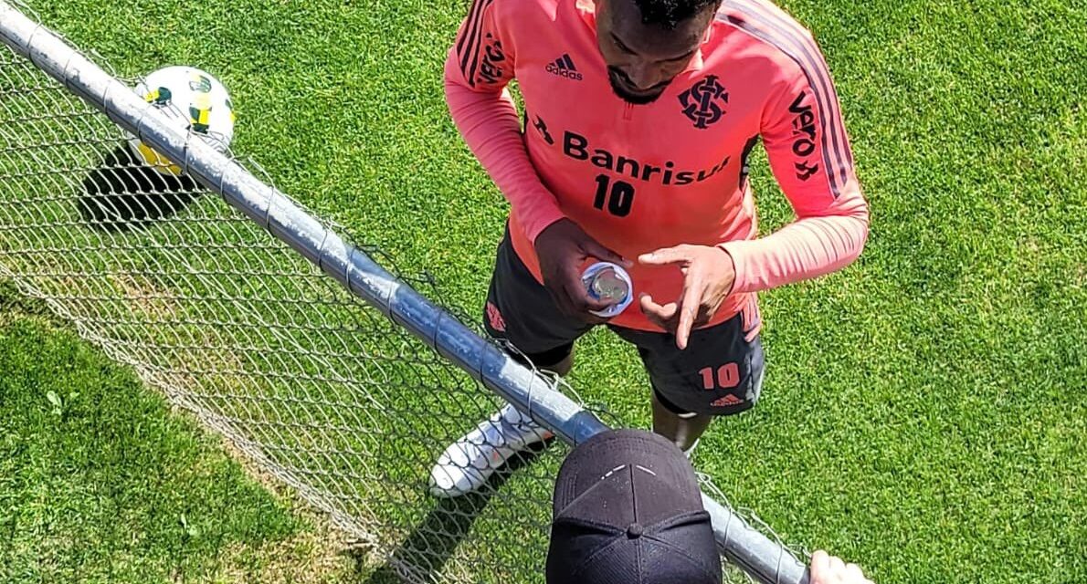 Edenilson intimida repórter em treinamento do Inter: “não sou palhaço”