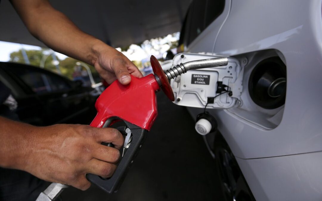 Petrobras anuncia redução no preço da gasolina em 4,85%