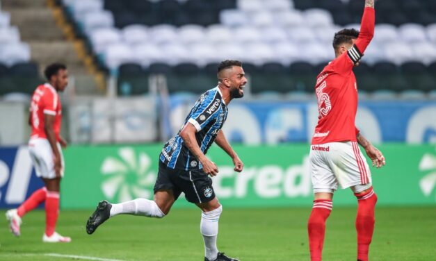 Maicon relembra primeiro gol em Gre-Nais: “uma honra fazer parte da história”