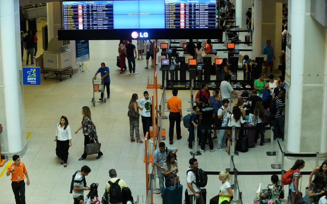 Anvisa aprova fim da obrigatoriedade de máscaras nos aviões e aeroportos