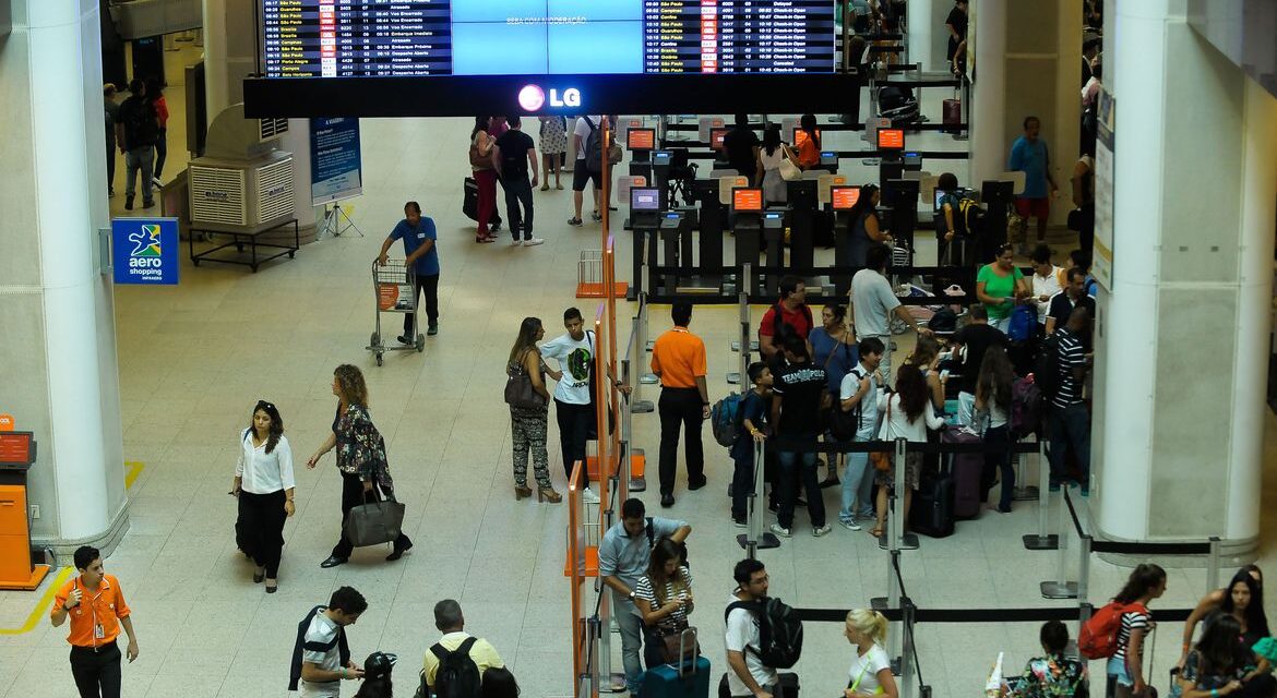 Anvisa aprova fim da obrigatoriedade de máscaras nos aviões e aeroportos