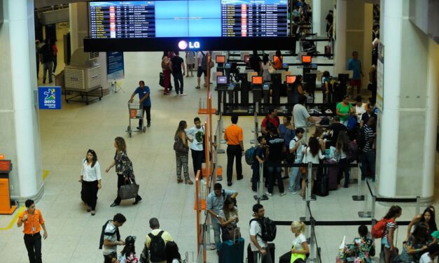 Anvisa aprova fim da obrigatoriedade de máscaras nos aviões e aeroportos