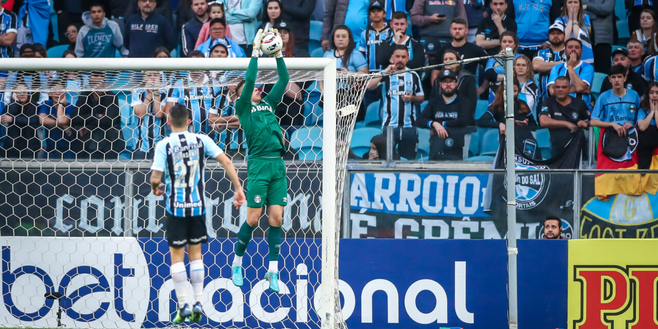 Desde o retorno de Brenno, Grêmio sofreu gols em todos os jogos