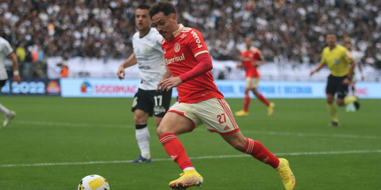 De promessa a titular, Maurício vive boa fase e ganha sequência no time titular do Inter