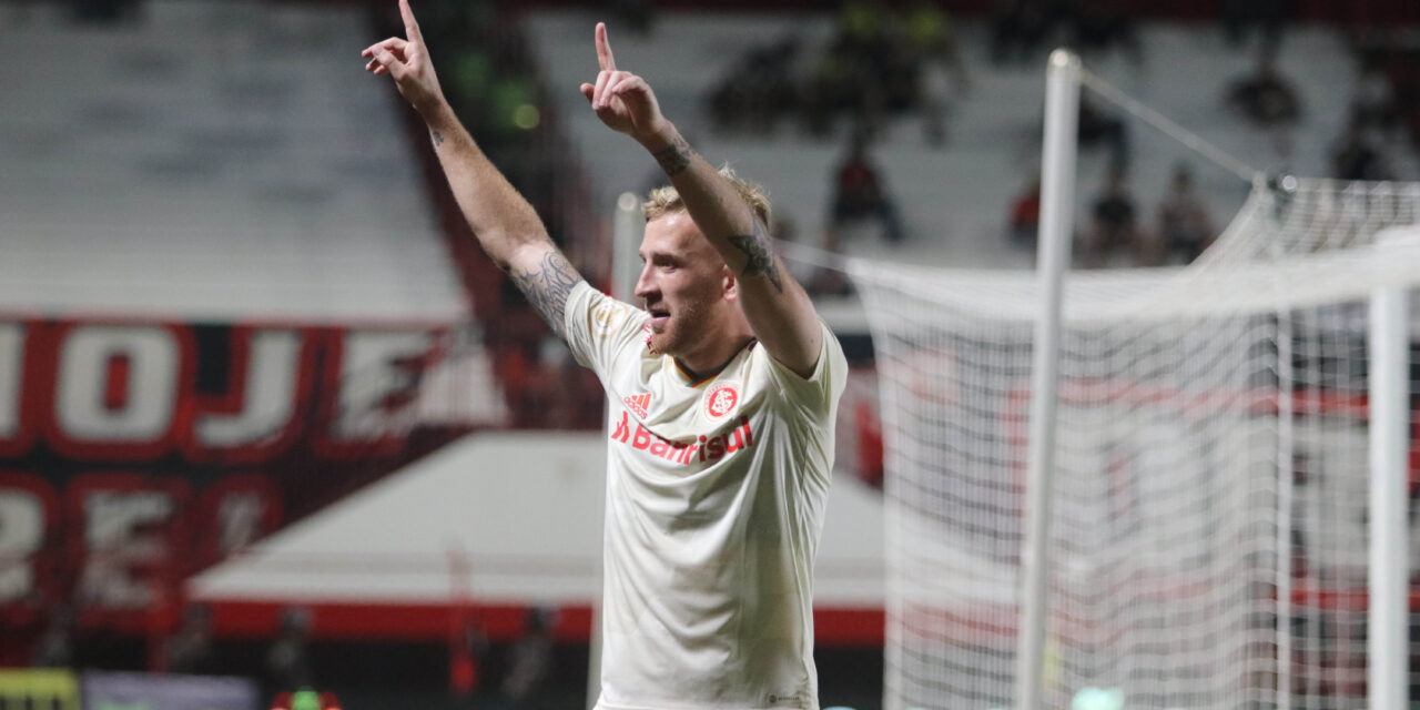 Pedro Henrique marca dois gols e é destaque contra o Atlético-GO