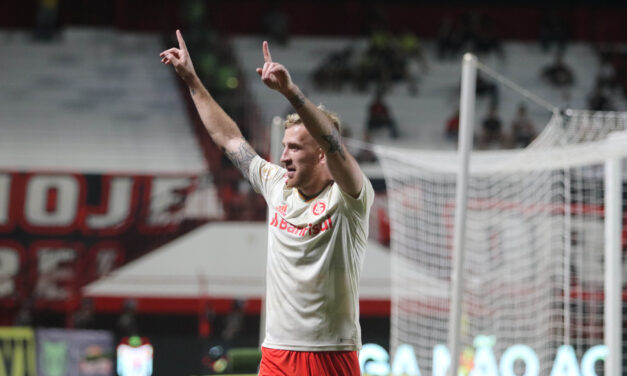 Pedro Henrique marca dois gols e é destaque contra o Atlético-GO