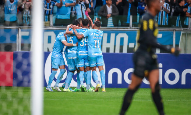 A pedido de Renato, quatro jogadores levam terceiro amarelo e desfalcam Grêmio contra Sampaio Corrêa