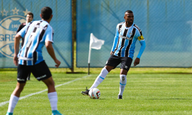 Sem atuar pela equipe profissional desde 2019, Léo Gomes volta a ser relacionado e pode atuar contra Sampaio Corrêa