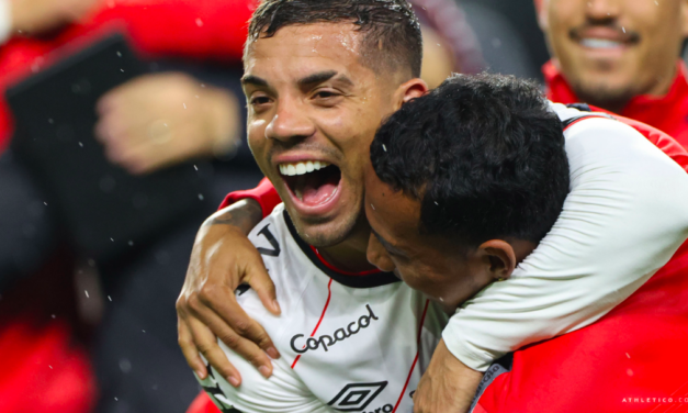 Felipão leva Athletico-PR para a final da Libertadores após 17 anos