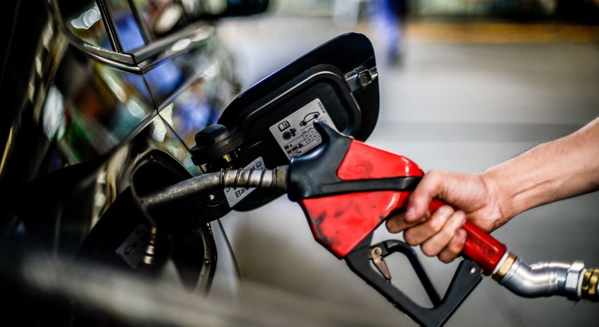Preço do litro da gasolina da Petrobras baixou 7,08%