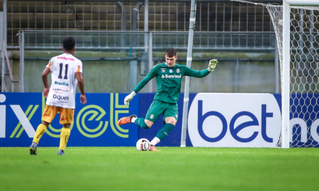 Com falta de espaço, Grando será titular na Copa FGF