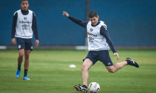Sem Bitello e Geromel, Grêmio treina antes de enfrentar o Londrina