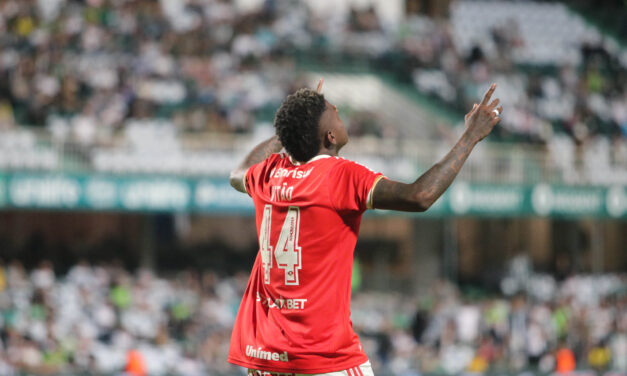 Vitão foi o destaque no empate entre Internacional e Coritiba
