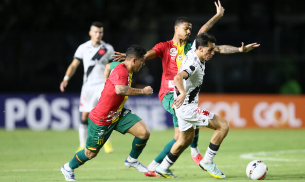 Vasco leva gol no último lance e perde chance de acesso antecipado