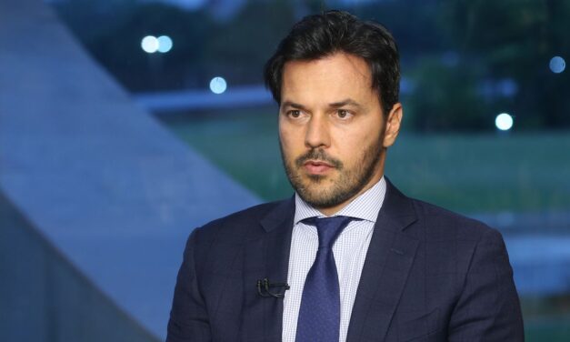 Campanha de Bolsonaro aponta favorecimento à Lula em inserções de rádios pelo país