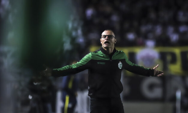 Mais uma vez com o técnico interino Lucas Zanella, Juventude encara o Santos na Vila Belmiro