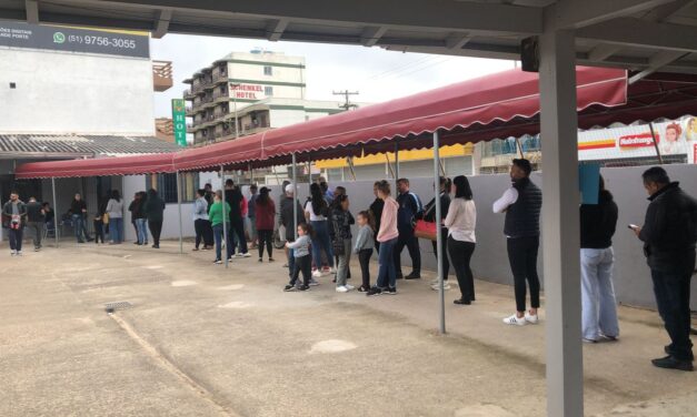 Quem estiver na fila às 17h poderá votar