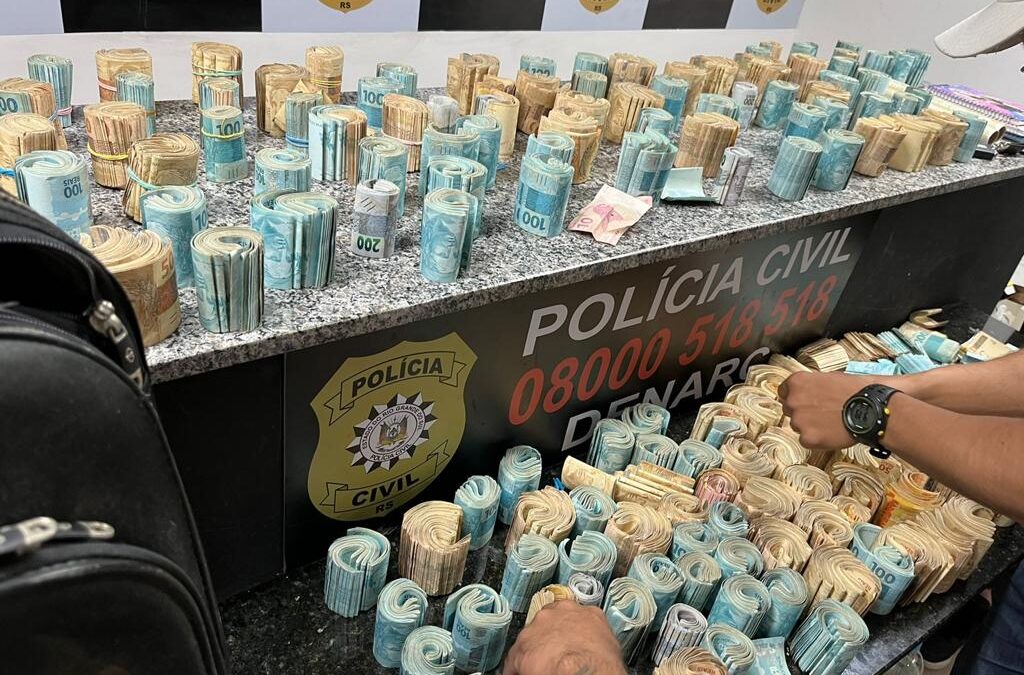 Polícia apreende mais de R$800 mil em espécie oriundos do tráfico de drogas
