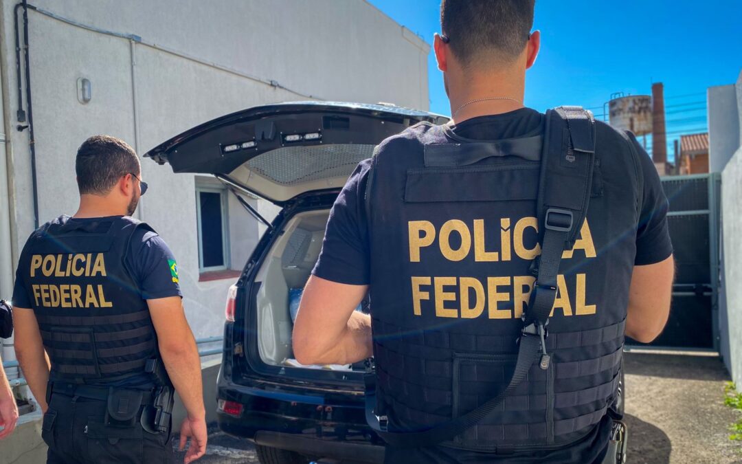 Brasileiro foragido é entregue pela Interpol à Polícia Federal