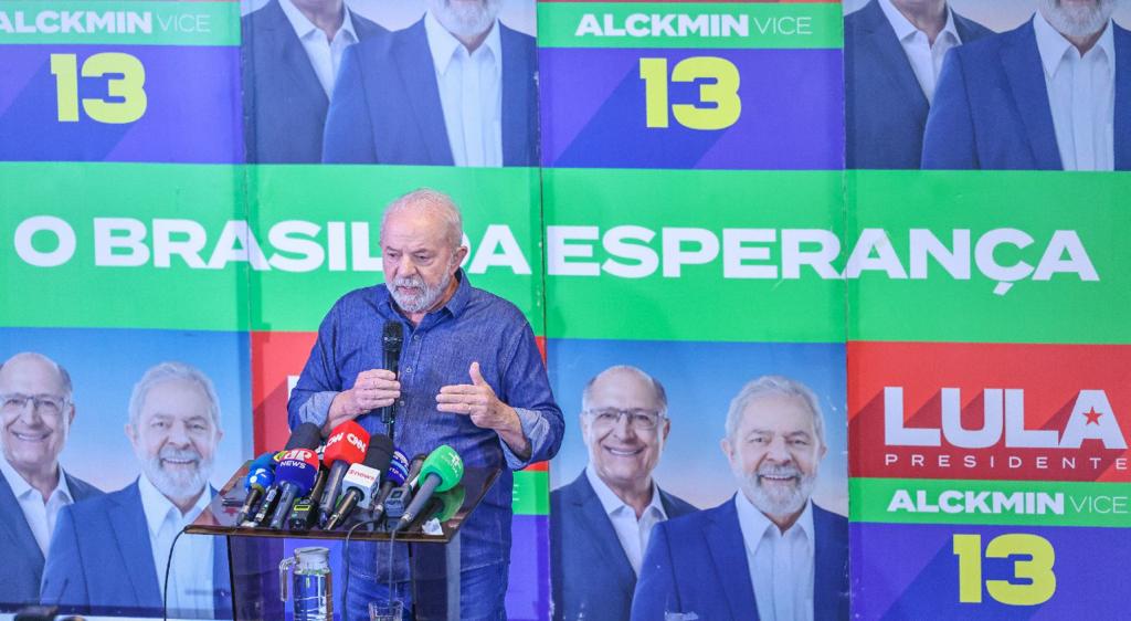 Lula afirma que economia deve ser o centro do debate eleitoral