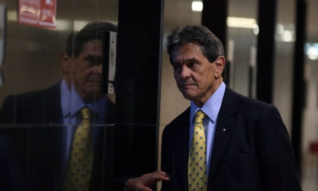 Roberto Jefferson tenta resistir à prisão e troca tiros com policiais federais; agentes e delegado ficam feridos