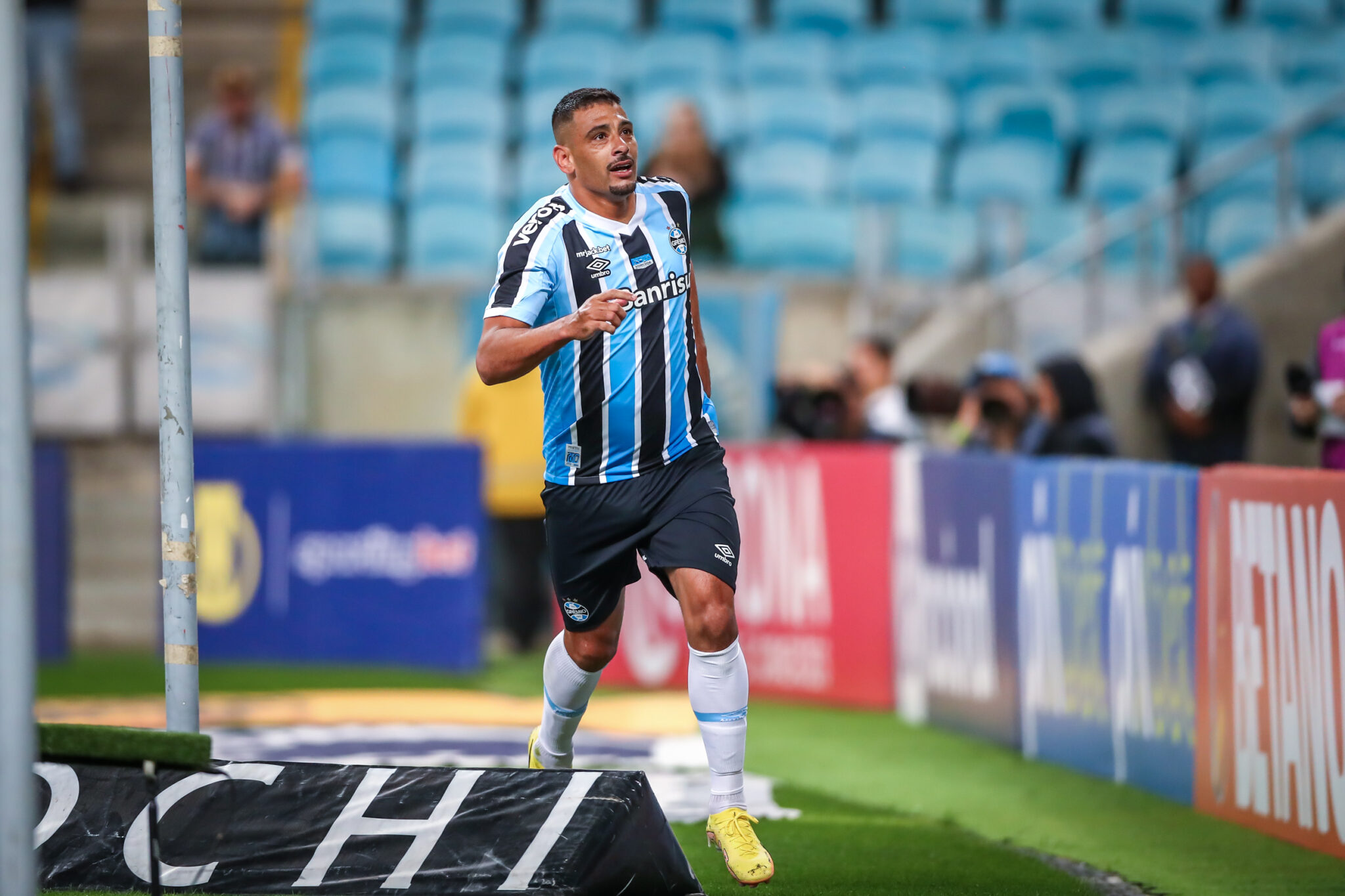 Diego Souza é O Artilheiro Do Grêmio Pelo Terceiro Ano Consecutivo ...