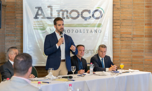 Eduardo Leite discute pautas de planejamento urbano com prefeitos da região metropolitana