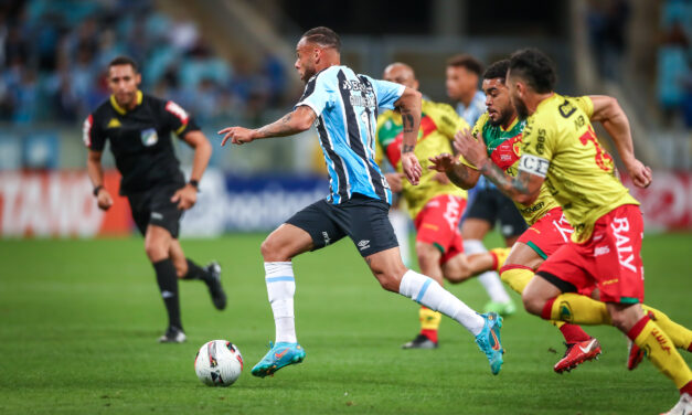 Grêmio se despede da Série B com goleada