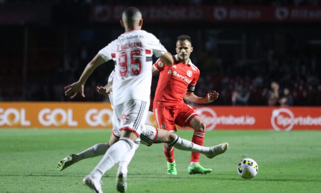 Renê é destaque em vitória contra o São Paulo