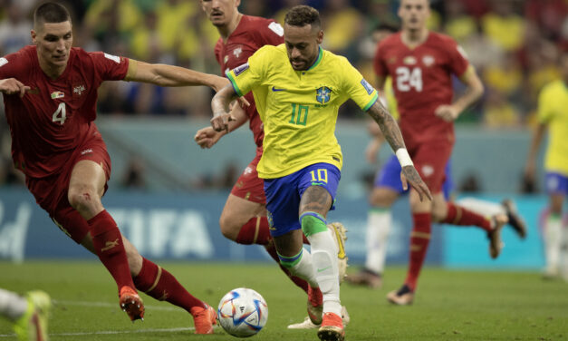 Substituído por lesão, Neymar foi o jogador que mais sofreu faltas na primeira rodada da Copa do Mundo