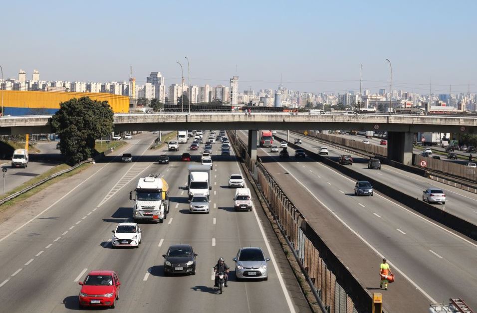 Auxílios Caminhoneiro e Taxista serão pagos hoje