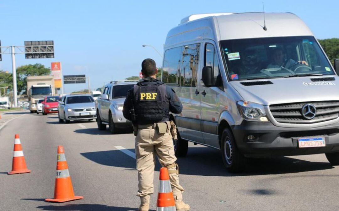 PRF amplia fiscalização nas estradas no feriadão