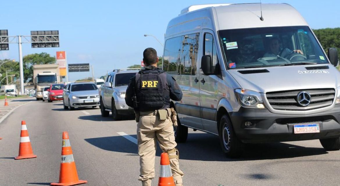 PRF amplia fiscalização nas estradas no feriadão