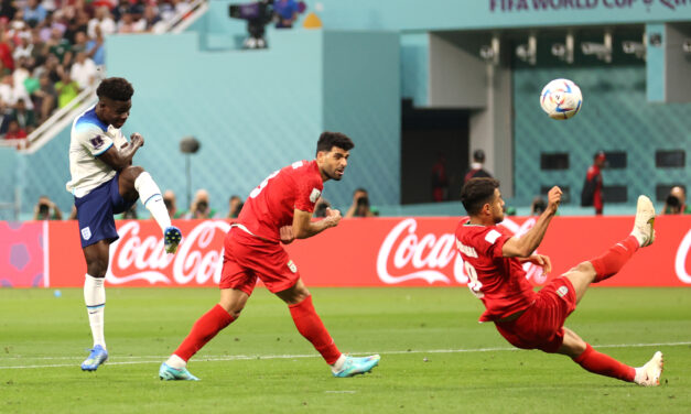 Inglaterra estreia na Copa com goleada sobre o Irã