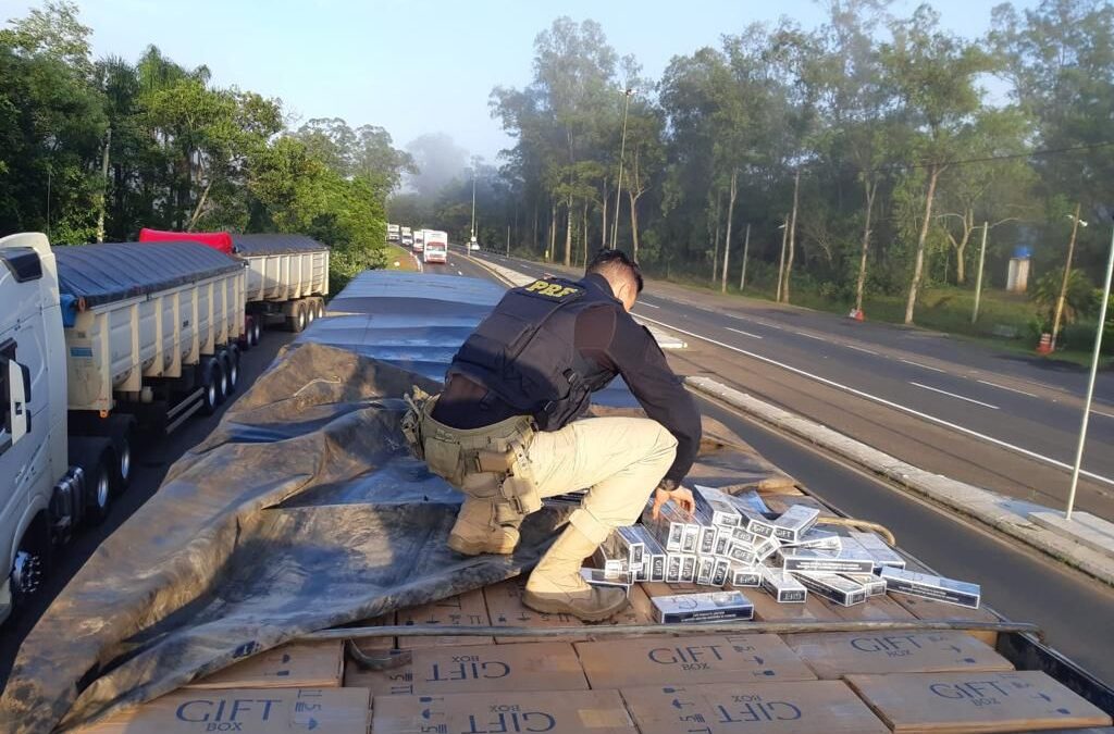 Polícia apreende carga de cigarros avaliada em mais de 1,5 milhão de reais