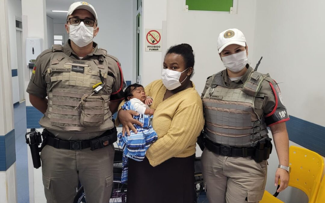 Bebê engasgado é salvo por policiais militares em Viamão