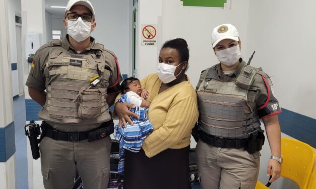 Bebê engasgado é salvo por policiais militares em Viamão