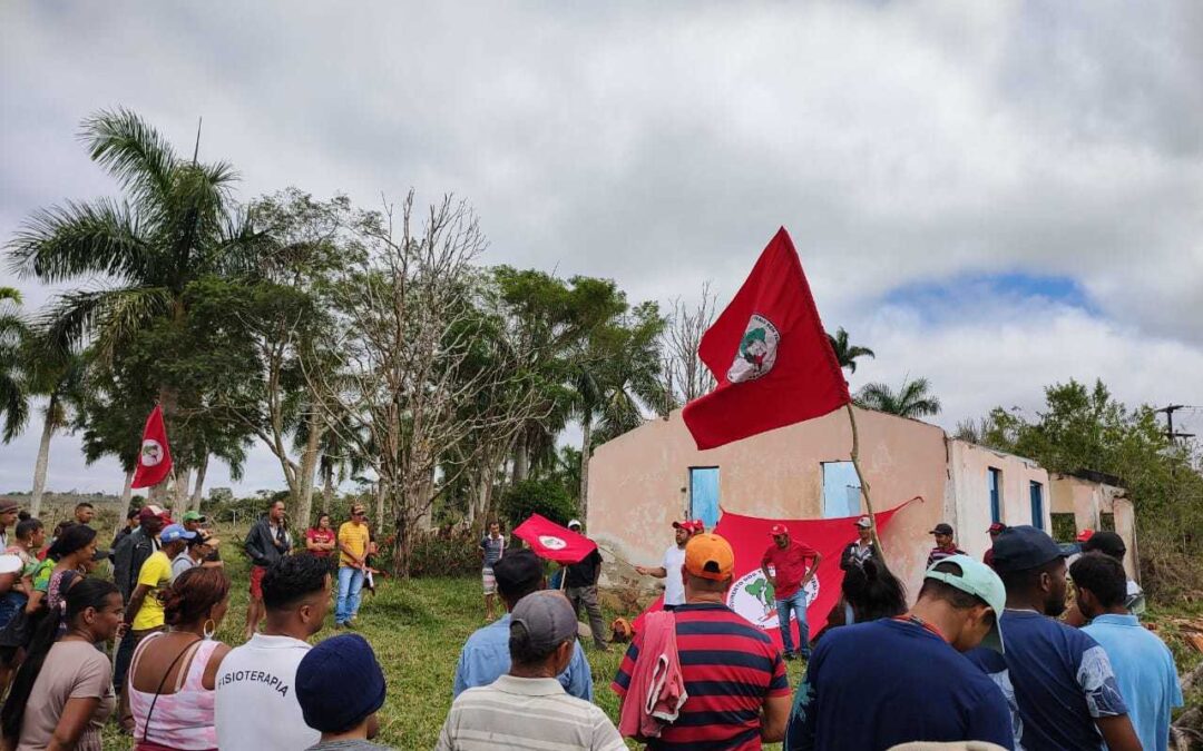 MST invade duas fazendas na Bahia; movimento tem Centro de Formação depredado em Pernambuco