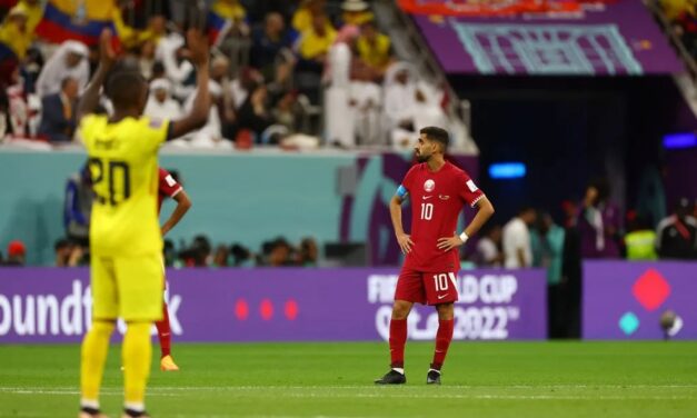 Com derrota do Catar, pela primeira vez o país-sede não vence na estreia da Copa