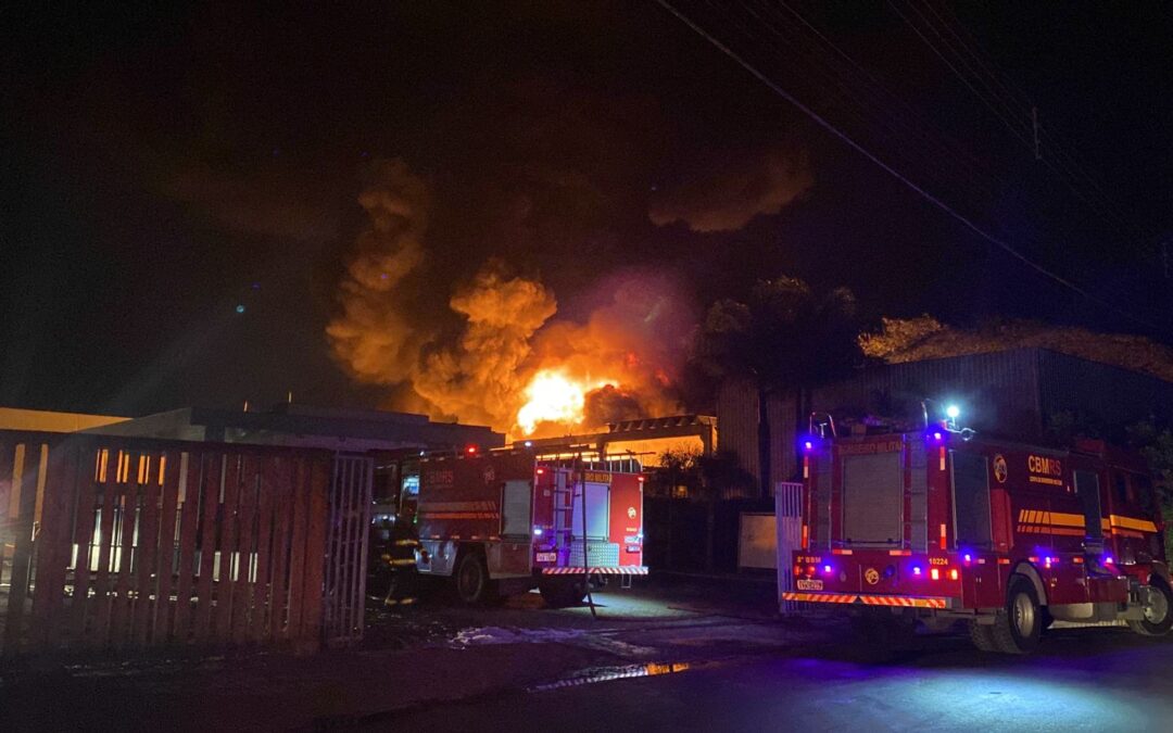 Incêndio atinge empresa de produtos químicos em Nova Santa Rita