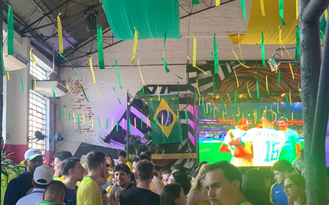 Jogo do Brasil movimenta bares em Porto Alegre
