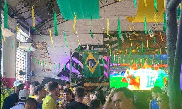 Jogo do Brasil movimenta bares em Porto Alegre