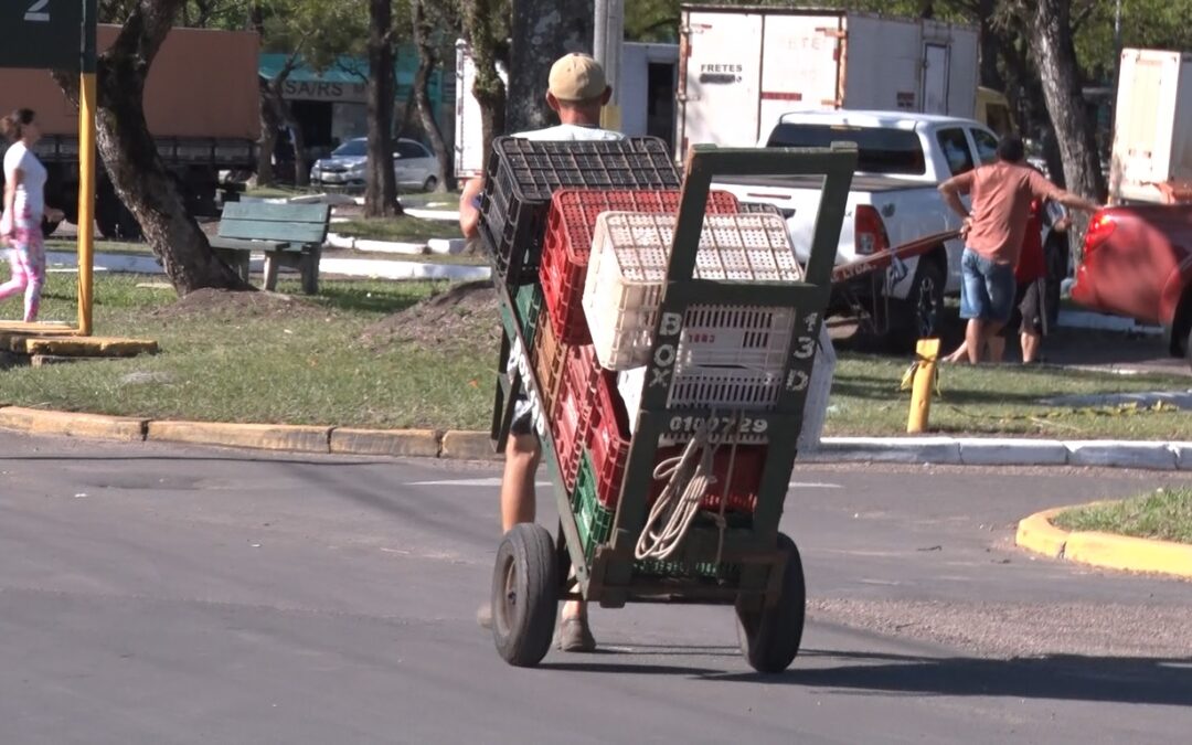 Bloqueios nas estradas federais impedem o abastecimento regular de alimentos