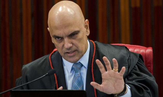 Moraes determina multa de R$ 100 mil por hora para manifestantes que obstruírem vias