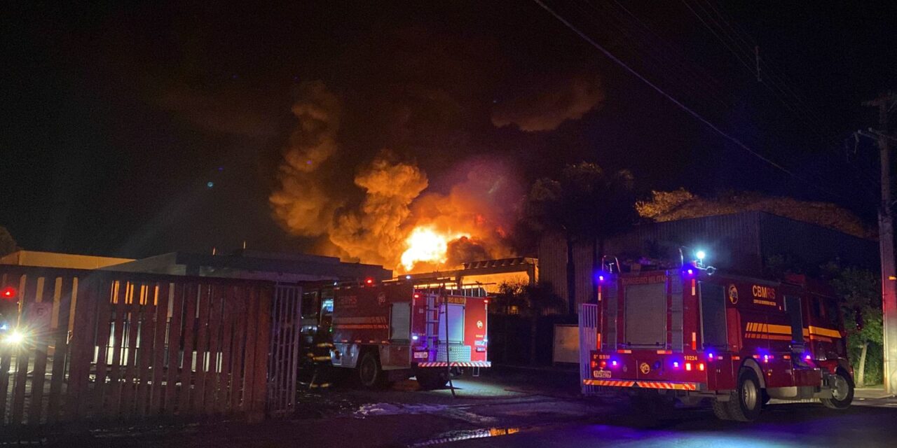 Incêndio atinge fábrica em Nova Santa Rita