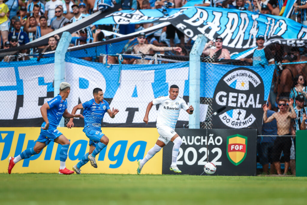 Grêmio goleia Novo Hamburgo em jogo-treino