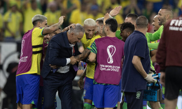 Dança do Pombo: brasileiros vão à loucura com Tite comemorando gol de Richarlison