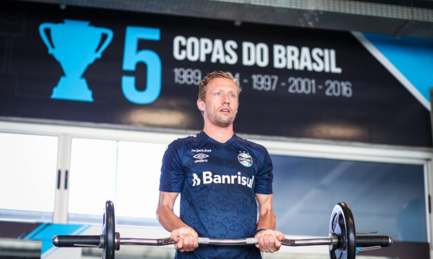 Lucas Leiva é afastado de atividade por problemas cardíacos
