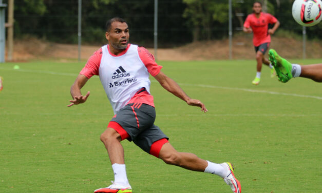 Treino fechado do Inter é marcado por presença de Alessandro Barcellos